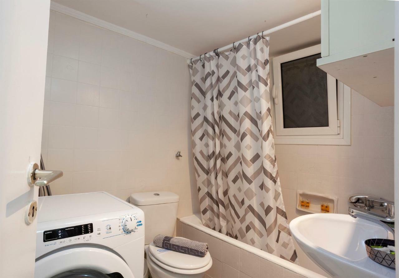 Апартаменты Renovated And Cool Flat In Ideal Location Афины Экстерьер фото
